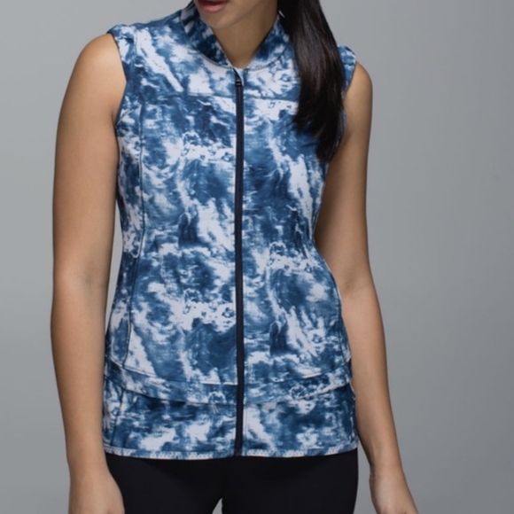 lululemon athletica Jackets & Blazers - Lululemon Light Speed Vest Sz 8 blue/grey tie dye
